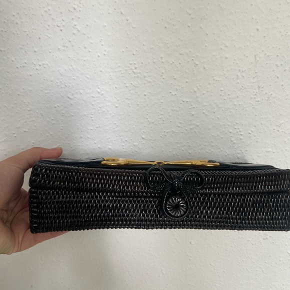 Bosom Buddy Clutch. Black with gold horse bit.
In excellent condition.